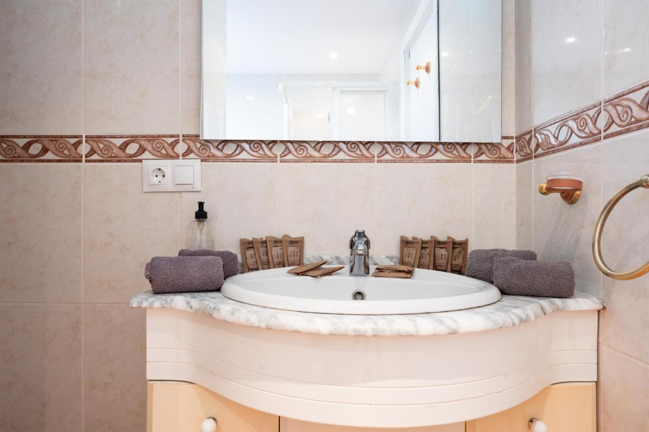 Sunny 2br Pool Terrace Seaview Appartement *